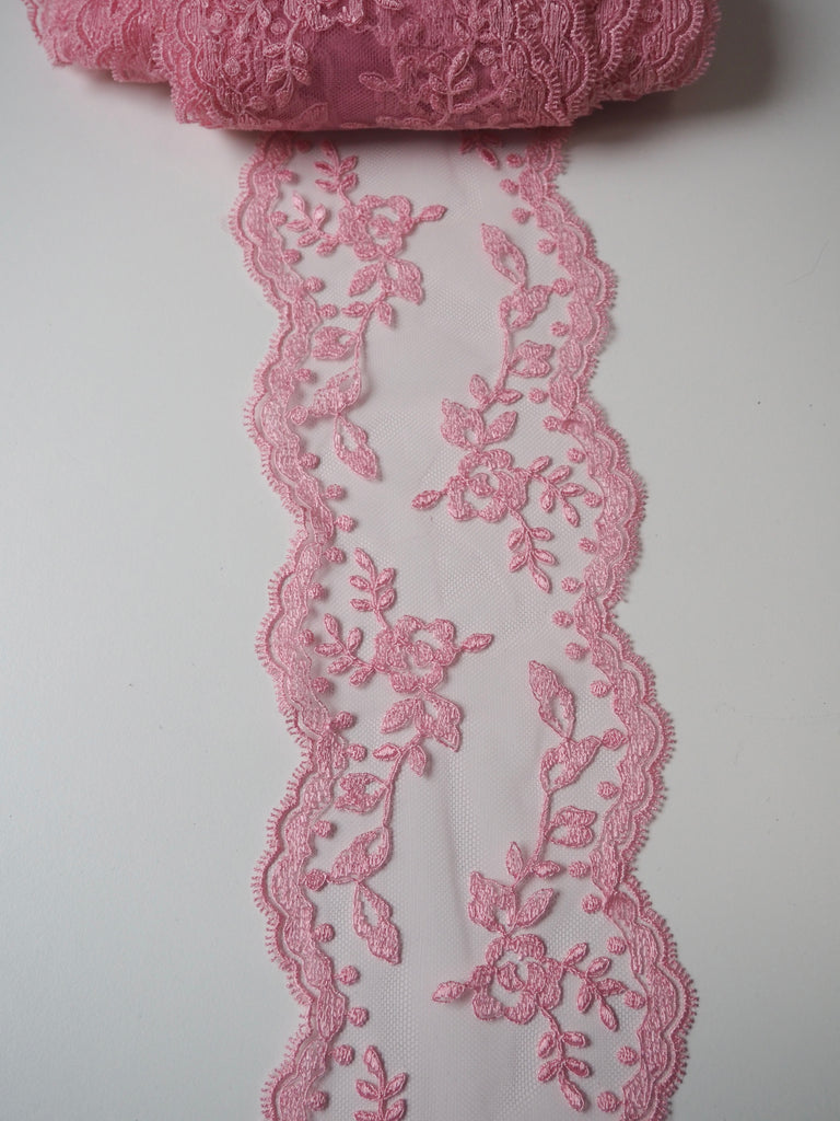 Bubblegum Rose Garland Scallop Lace Trim 10cm