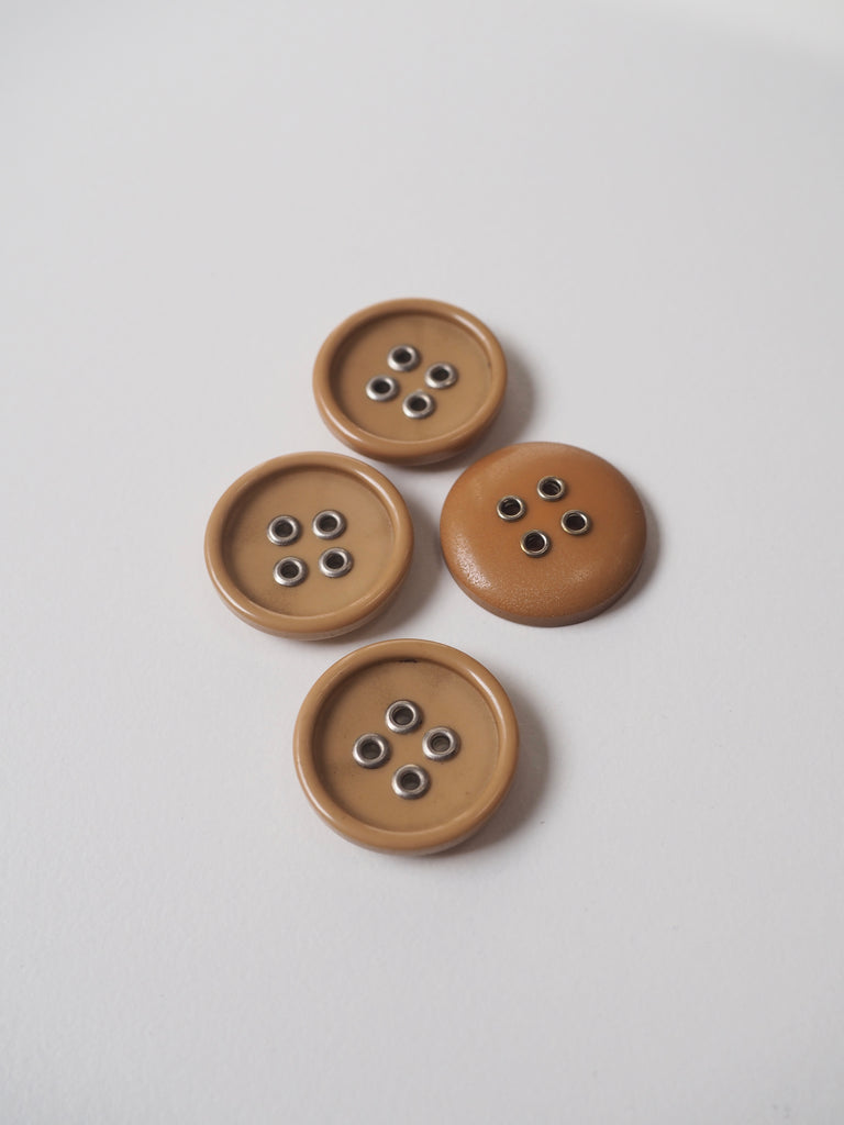 Butterscotch Riveted Button 22mm