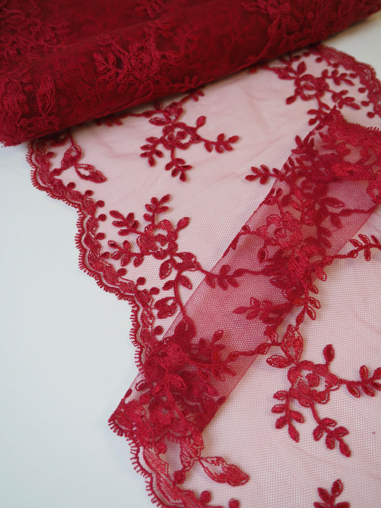 Red Rose Garland Scallop Lace Trim 20.5cm