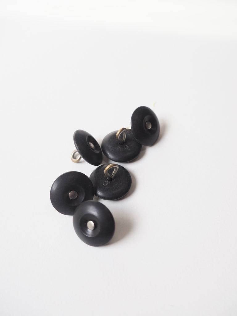 Black Shank Button 14mm