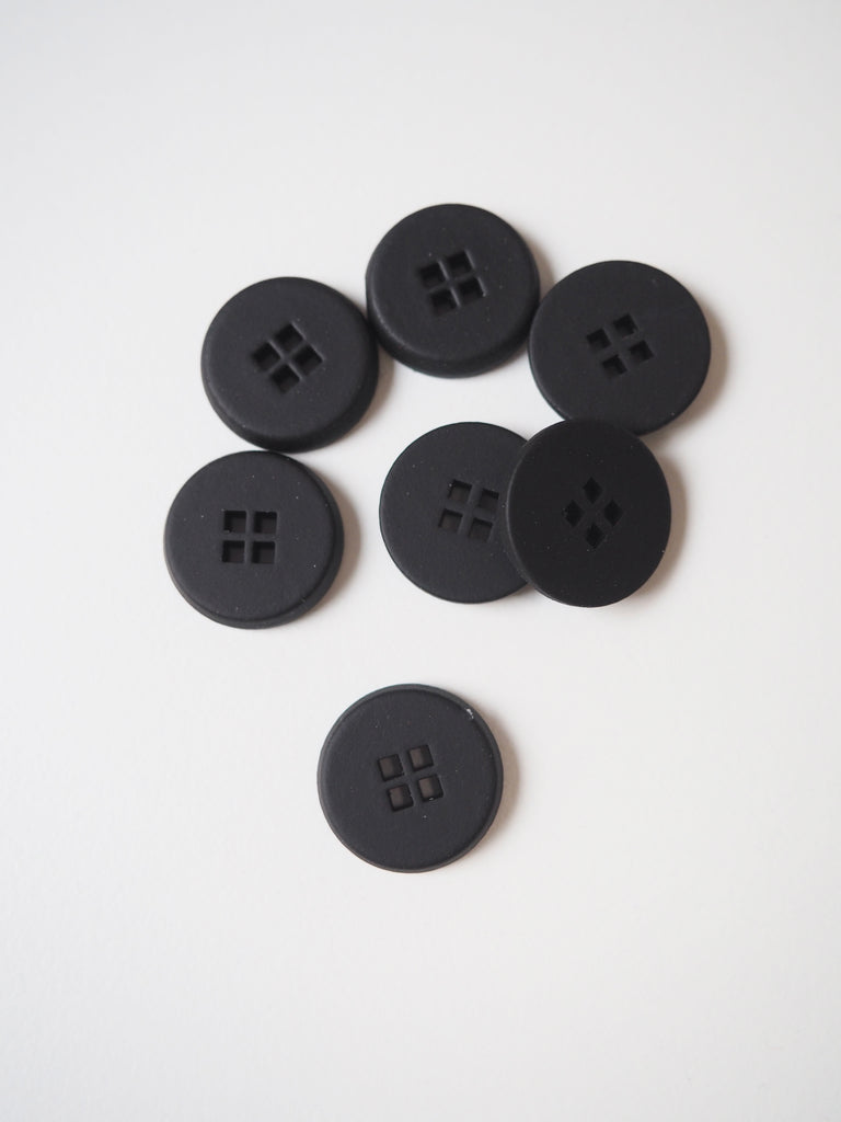 FOLK Square Hole Rubberized Buttons 18mm/28L