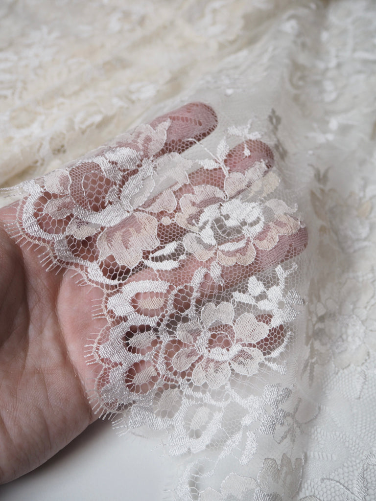 Cream Rose Scallop Lace Trim 23cm