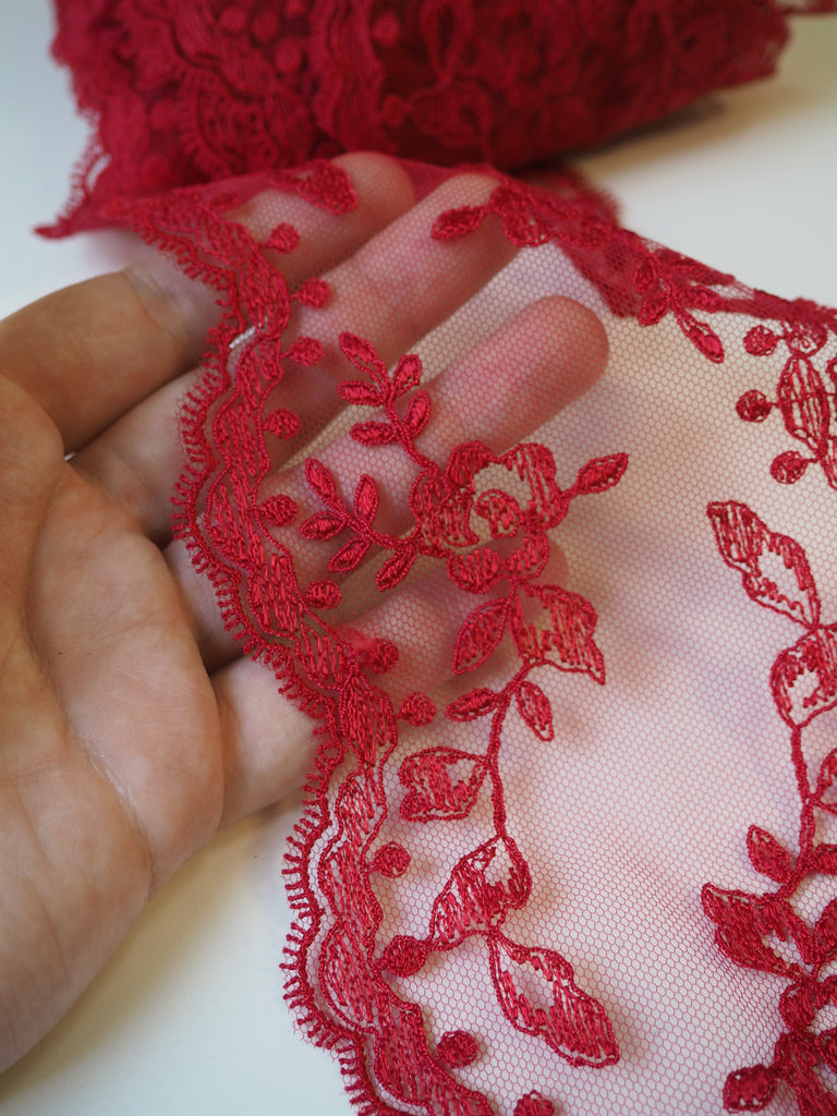 Red Rose Garland Scallop Lace Trim 9.5cm