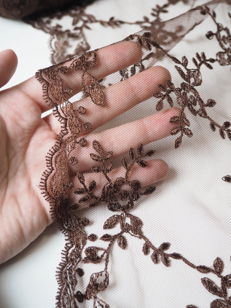 Brown Rose Garland Scallop Lace Trim 22cm