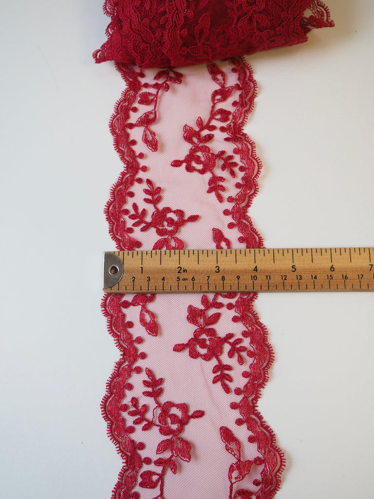 Red Rose Garland Scallop Lace Trim 9.5cm