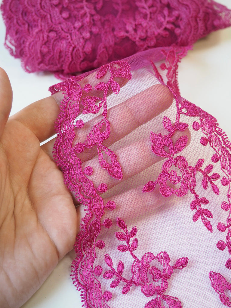 Fuchsia Rose Garland Scallop Lace Trim 10cm