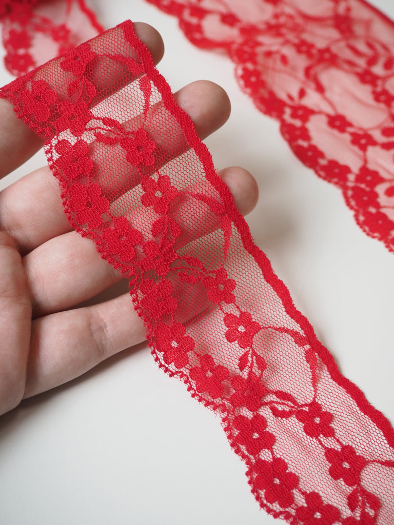 Red Trailing Flower Scallop Lace Trim