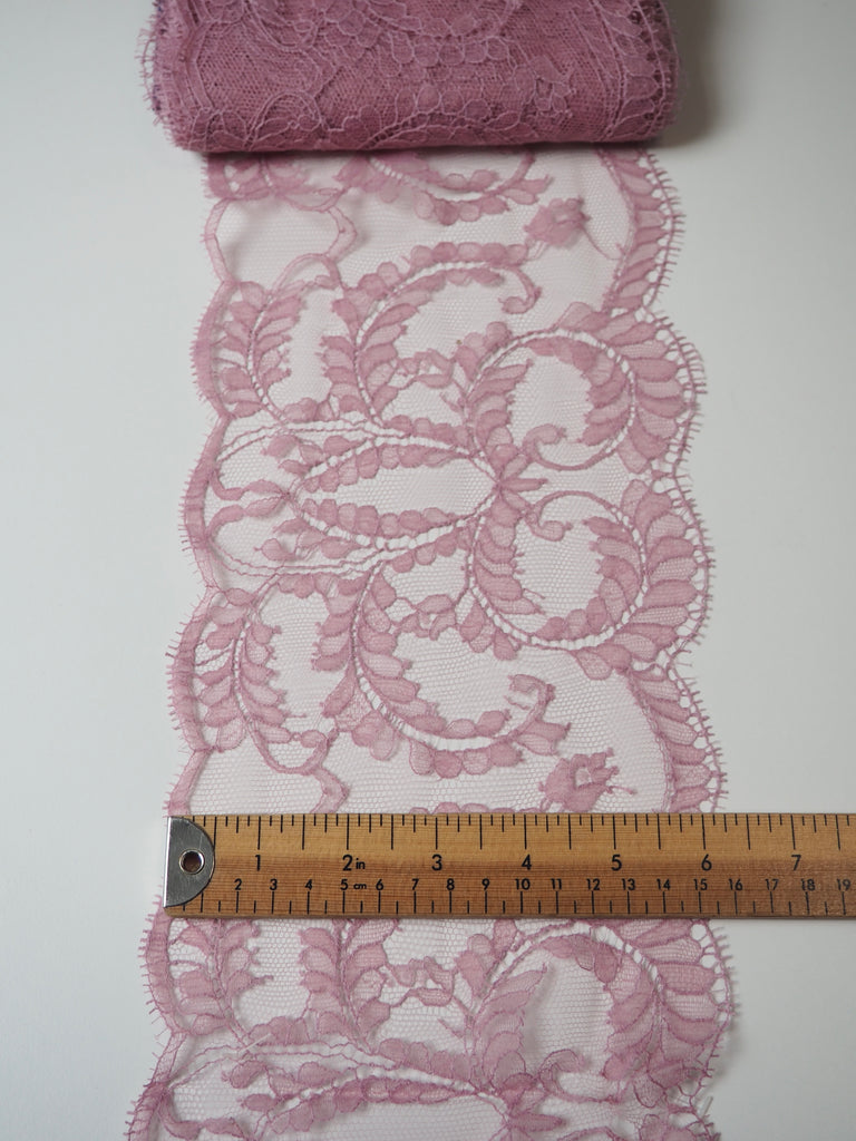 Mauve Curl Motif Scallop Lace 15cm