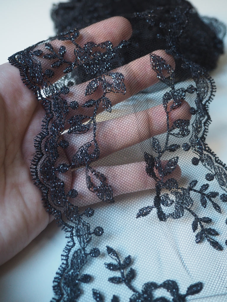 Black Rose Garland Lurex Scallop Lace Trim 10cm