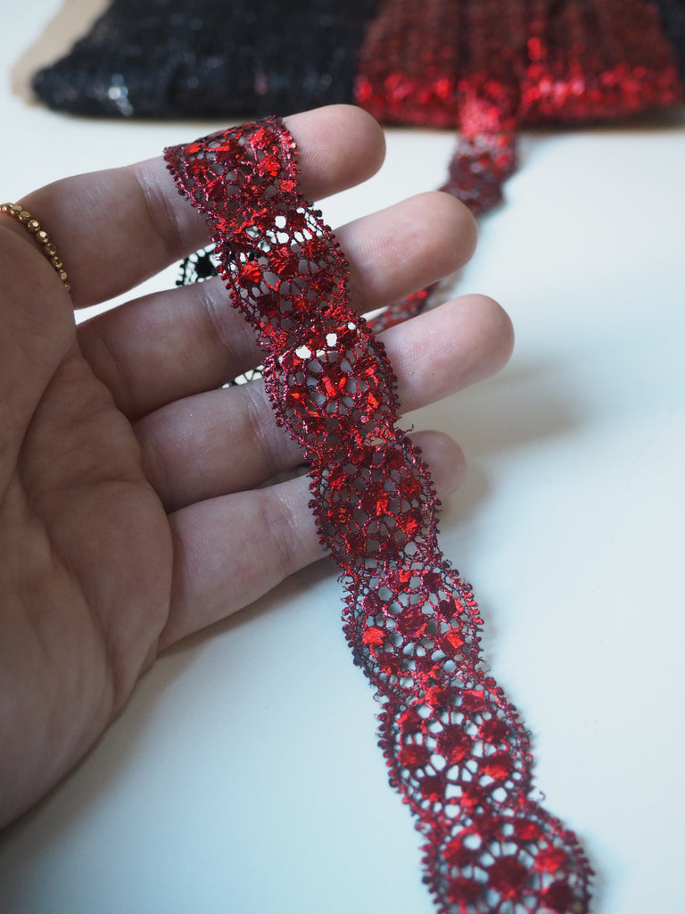 Red Circlet Foiled Scallop Lace Trim 2cm