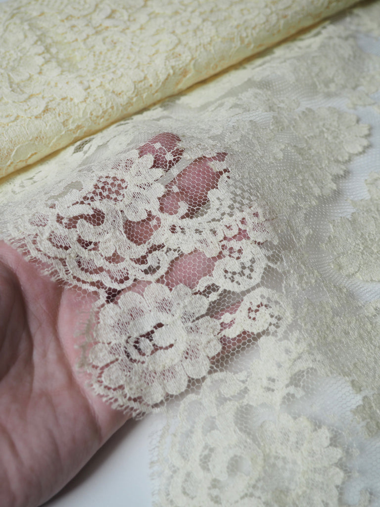 Pale Yellow Wave Scallop Lace Trim 29cm