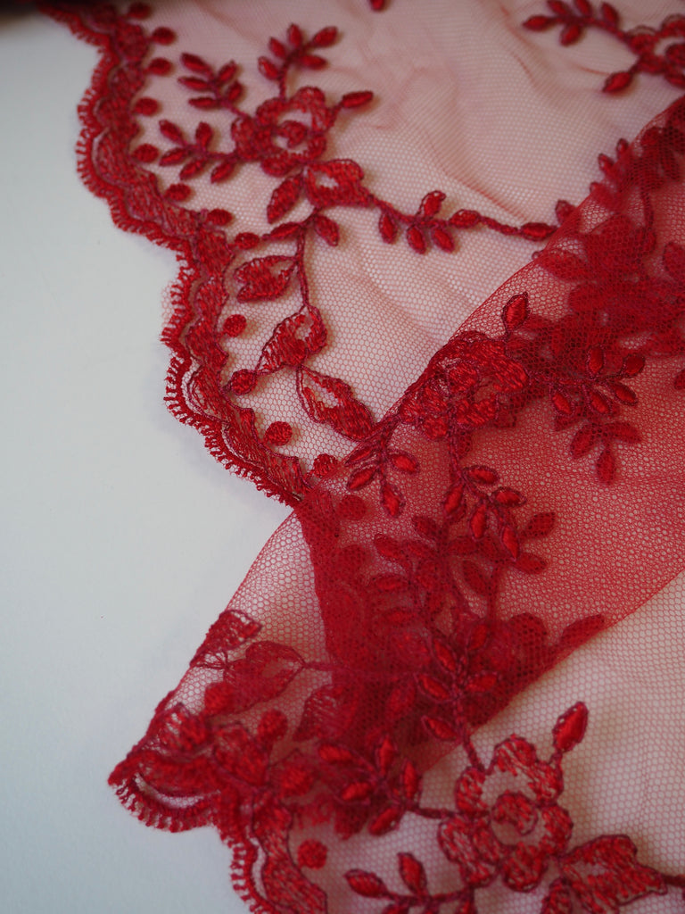 Rouge Rose Garland Scallop Lace Trim 22cm