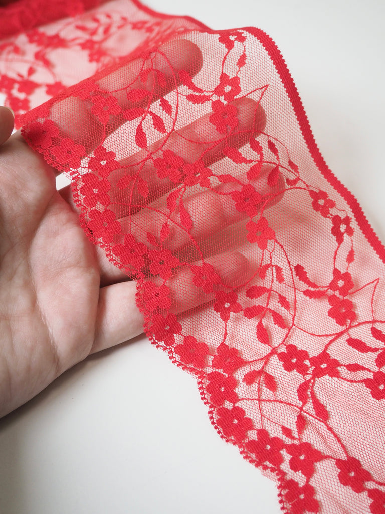 Red Trailing Flower Scallop Lace Trim