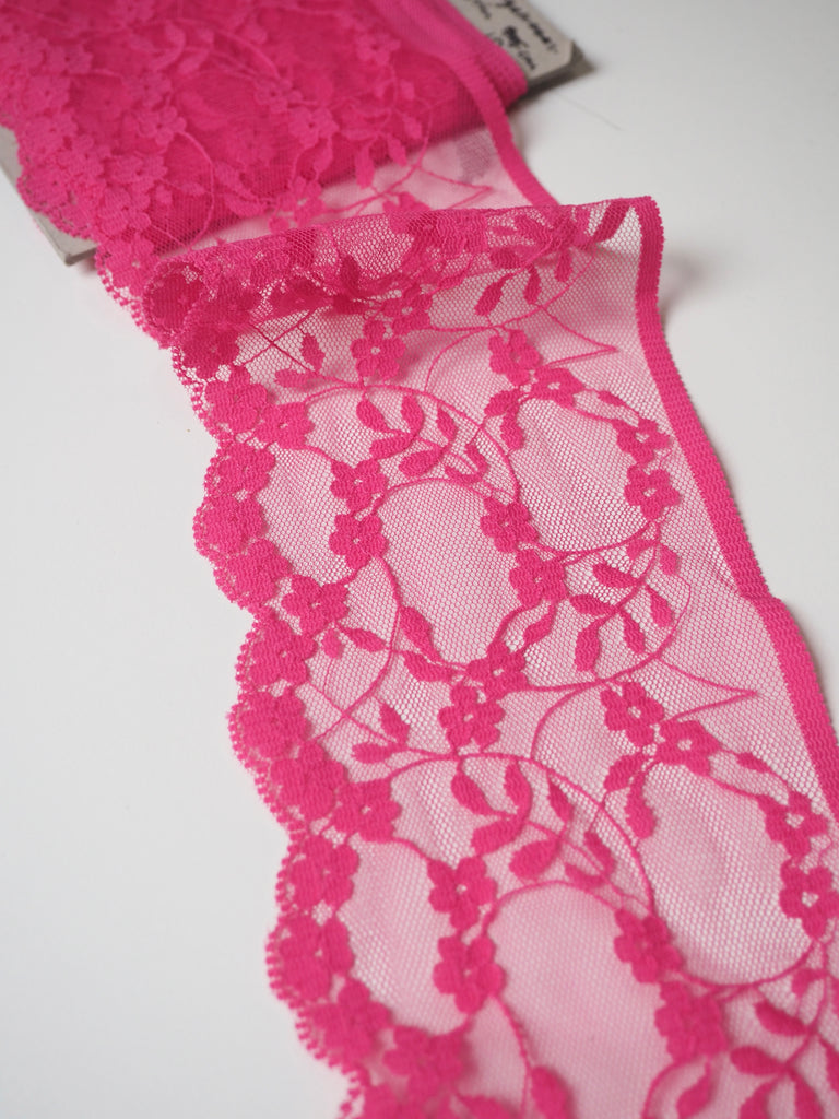 Hot Pink Trailing Flower Scallop Lace Trim 10cm