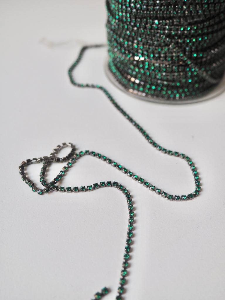 Emerald Crystal Gunmetal Cup Chain 2mm