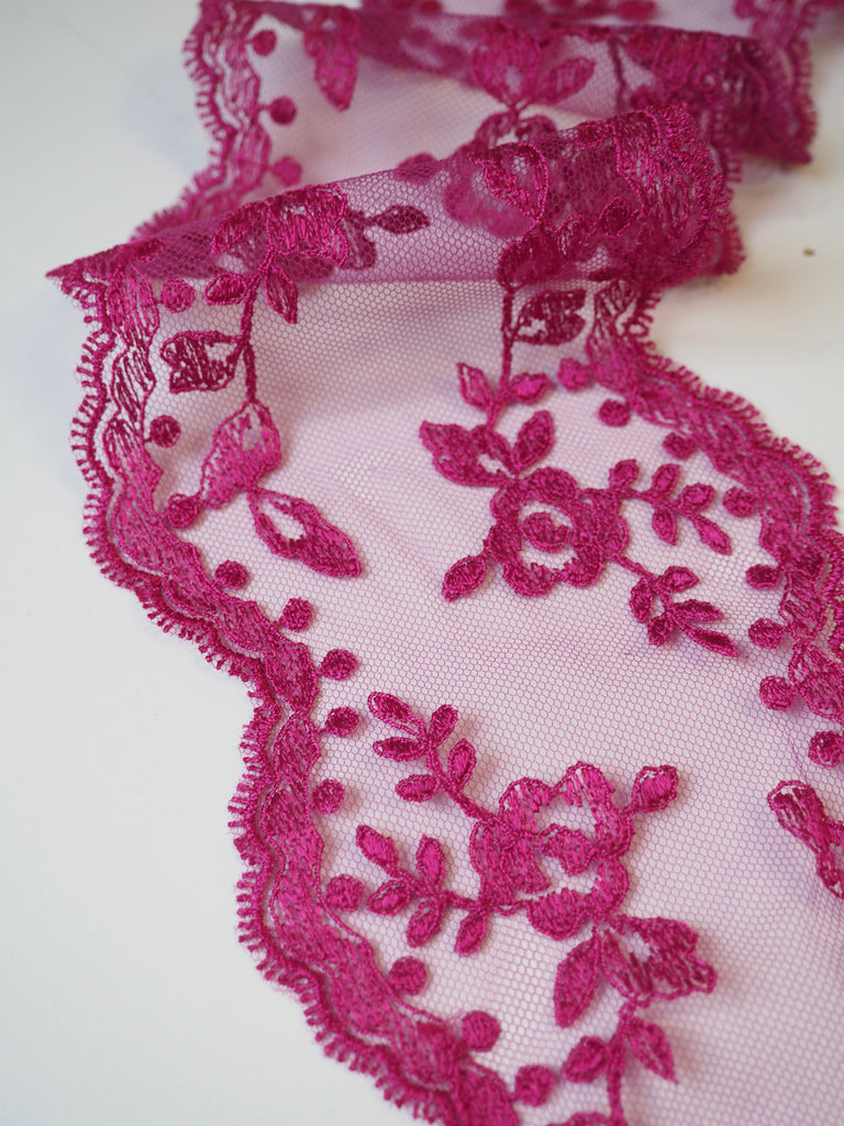 Fuchsia Rose Garland Scallop Lace Trim 10cm