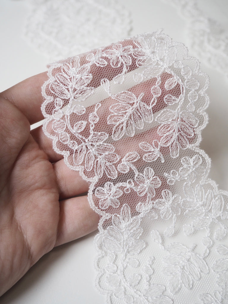 White Foliage Scallop Lace Trim