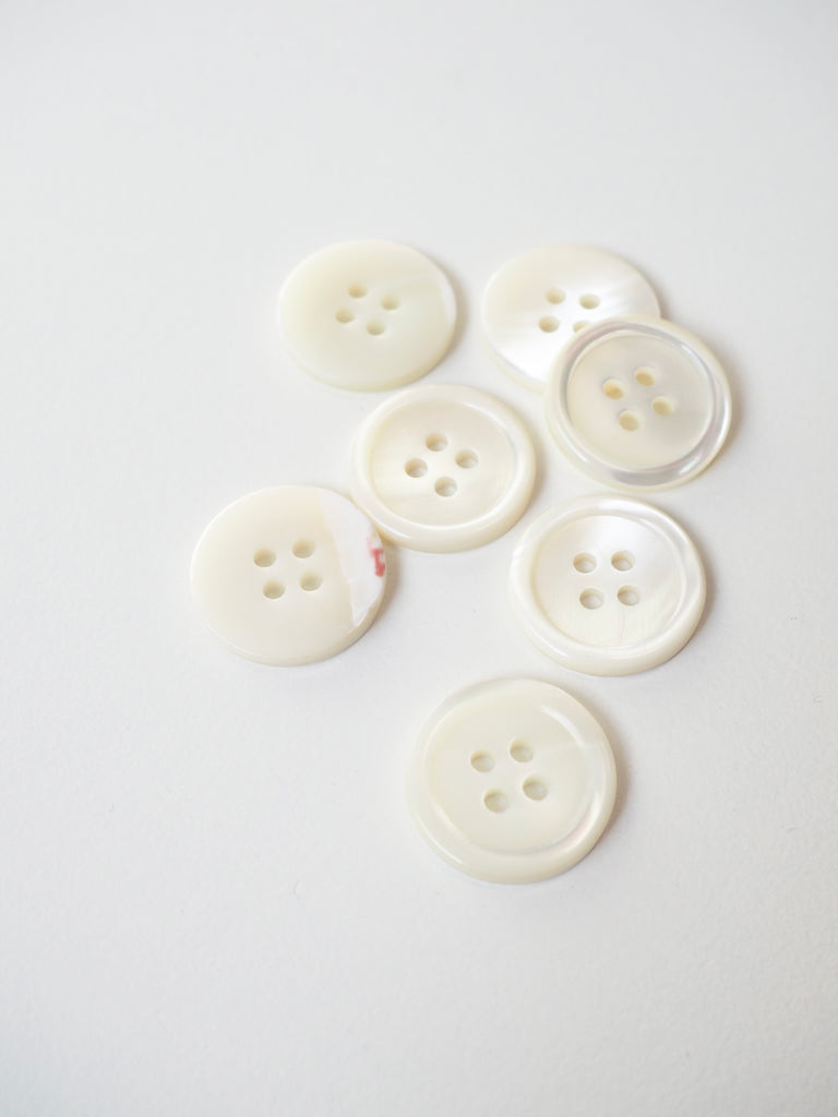 Shell Rimmed Buttons 19mm