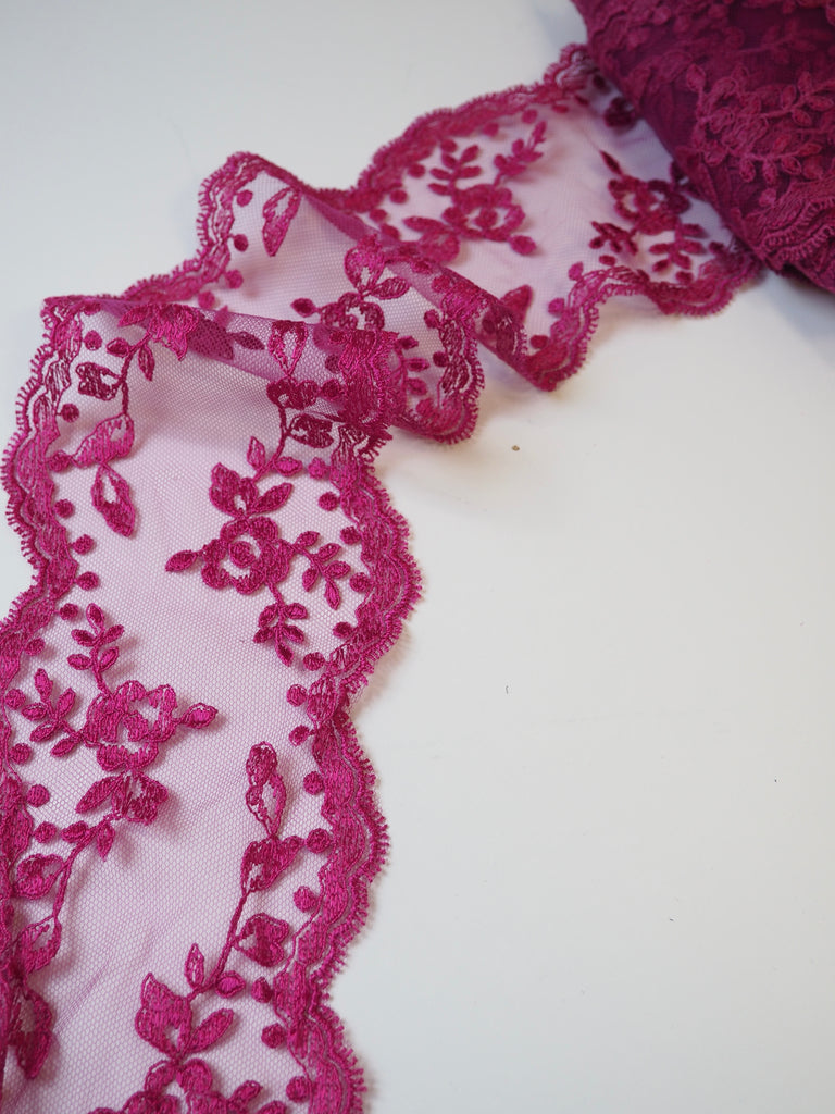 Fuchsia Rose Garland Scallop Lace Trim 10cm