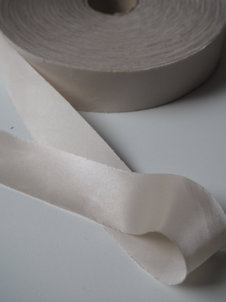 Oyster 32mm Satin Bias Tape Roll