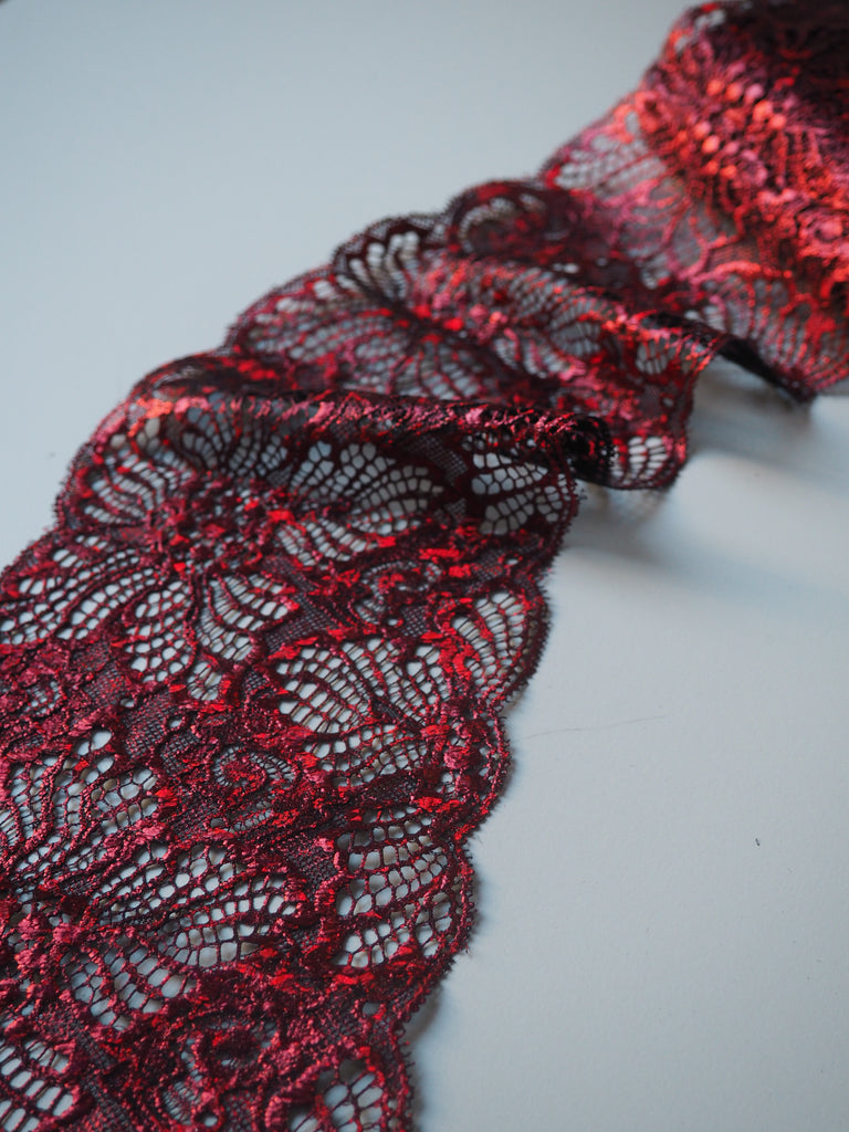 Red Foliage Foiled Scallop Lace Trim 12cm