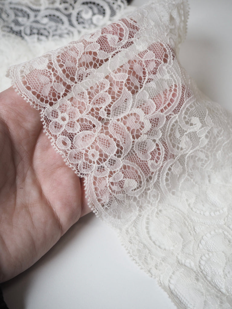 Ivory Foliage Scallop Lace Trim 13cm