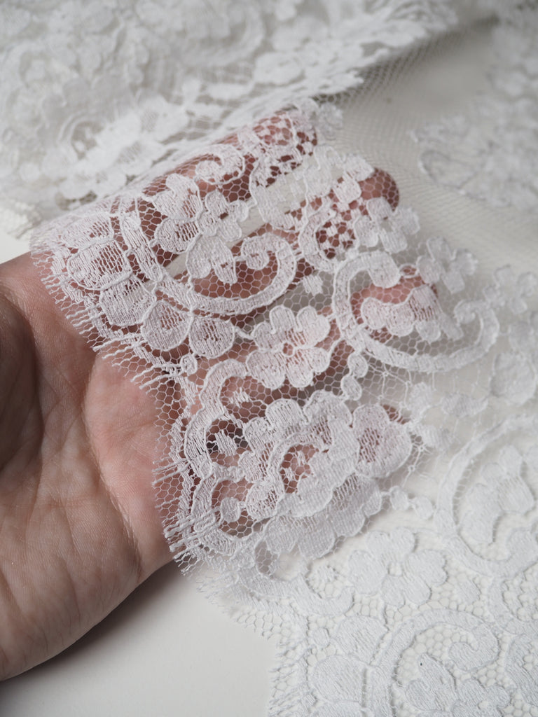 White Wave Scallop Lace Trim 26cm