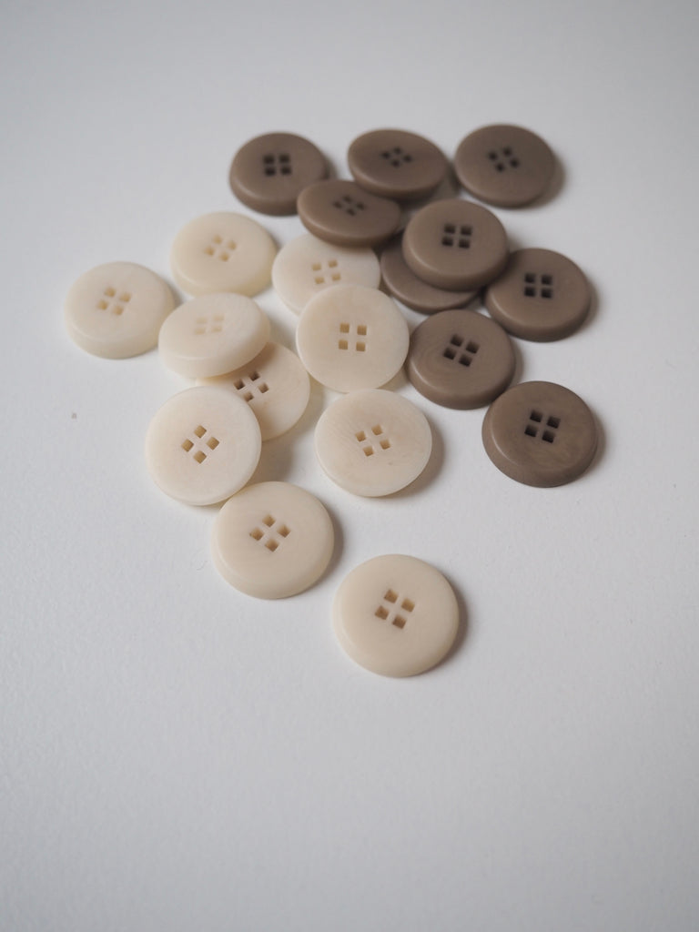 FOLK Square Hole Corozo Buttons 15mm/24L