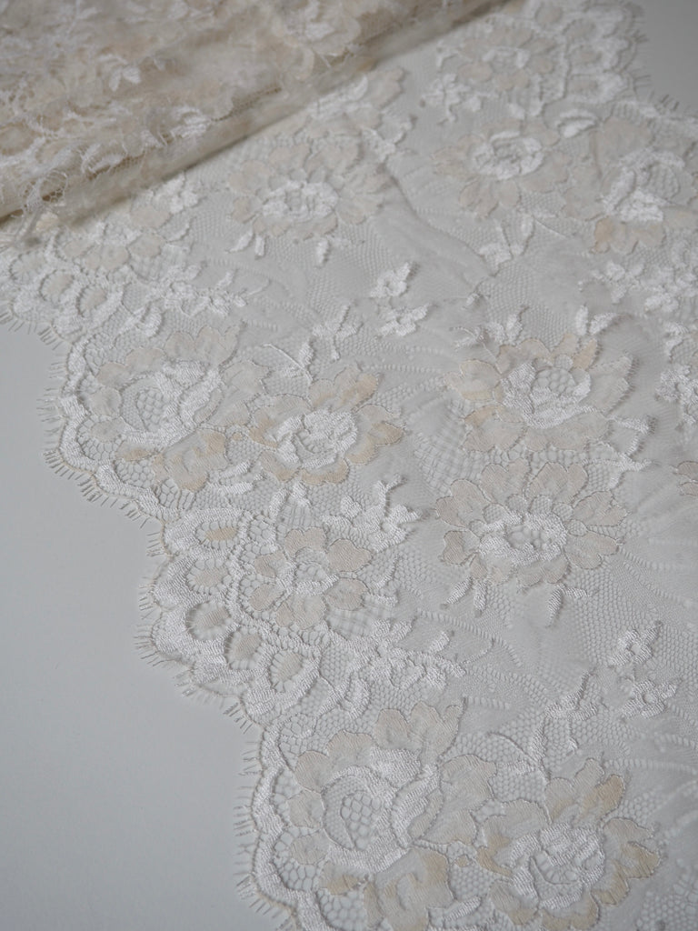 Cream Rose Scallop Lace Trim 23cm