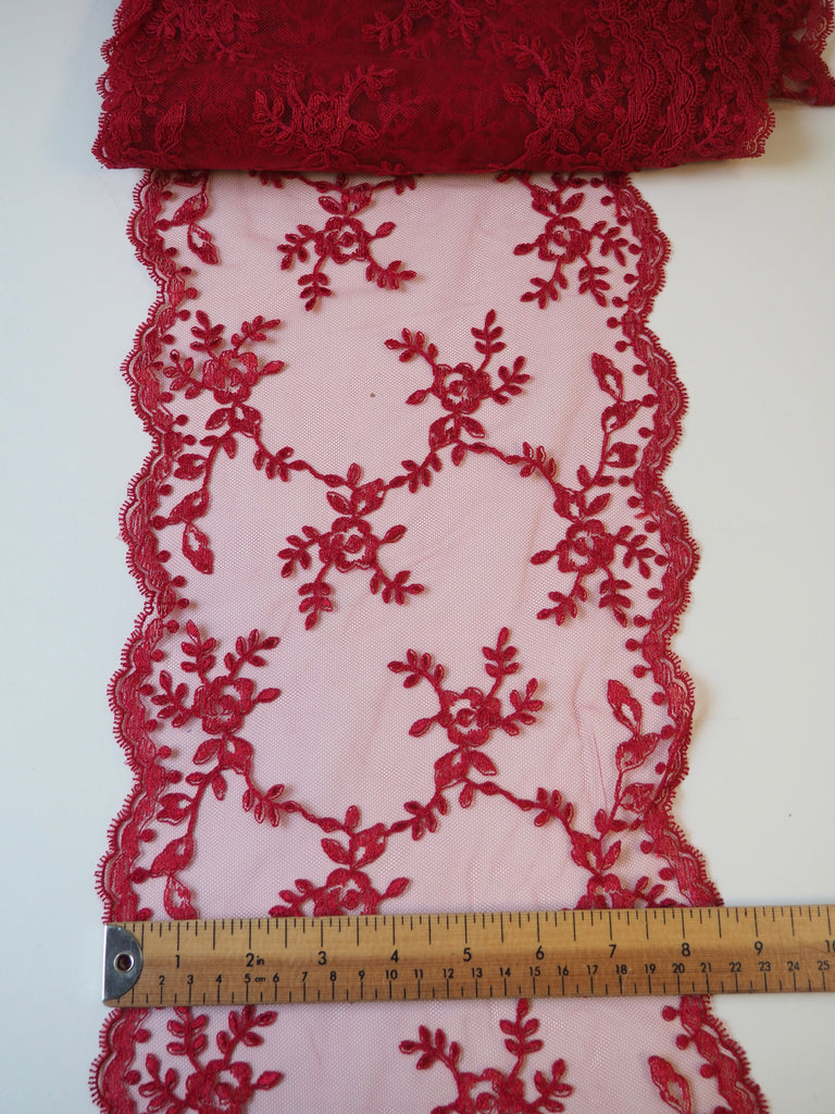 Red Rose Garland Scallop Lace Trim 20.5cm