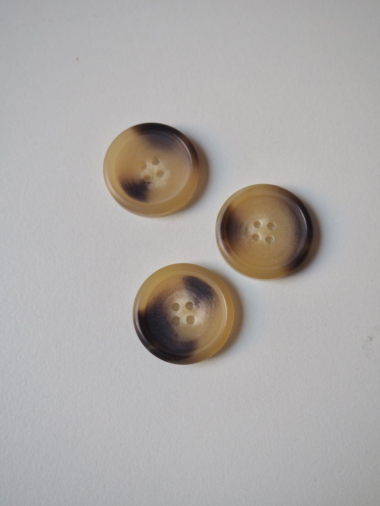 Branded Light Faux Horn Buttons 23mm