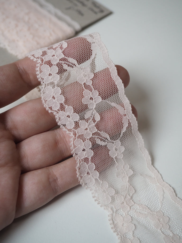 Blush Trailing Flower Scallop Lace Trim 5cm