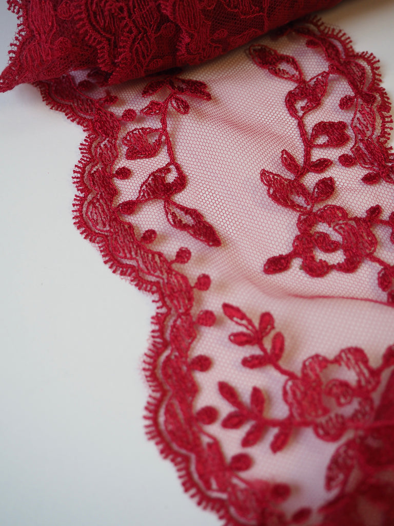 Red Rose Garland Scallop Lace Trim 9.5cm