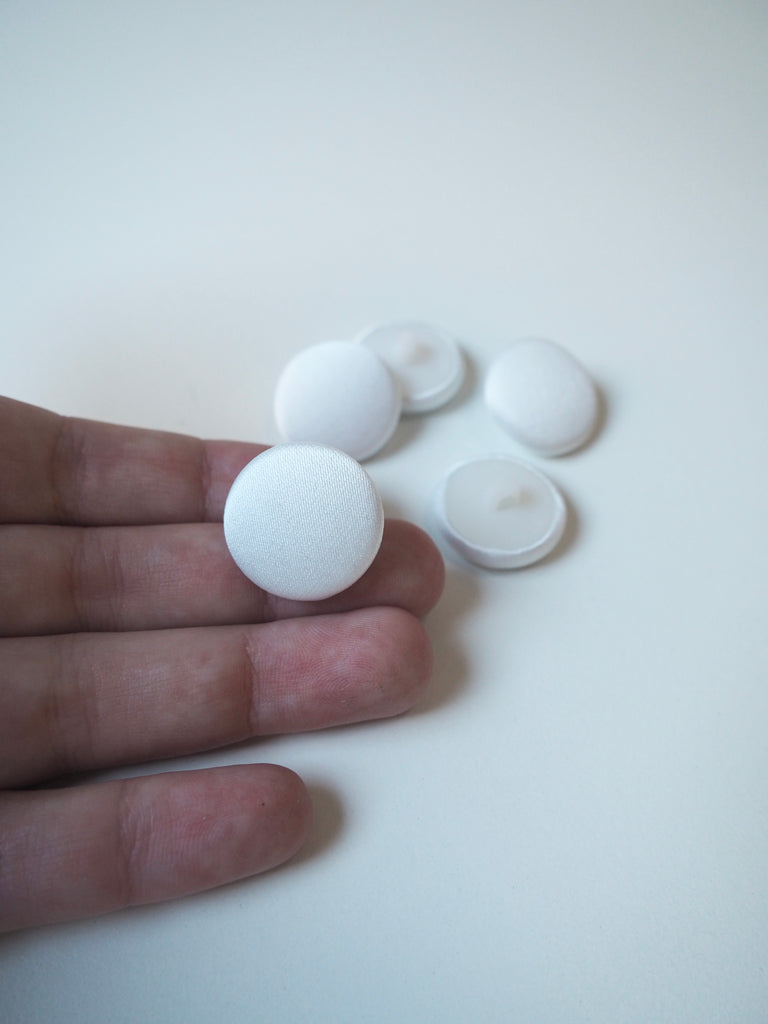 White Satin Covered Buttons 22mm/35L