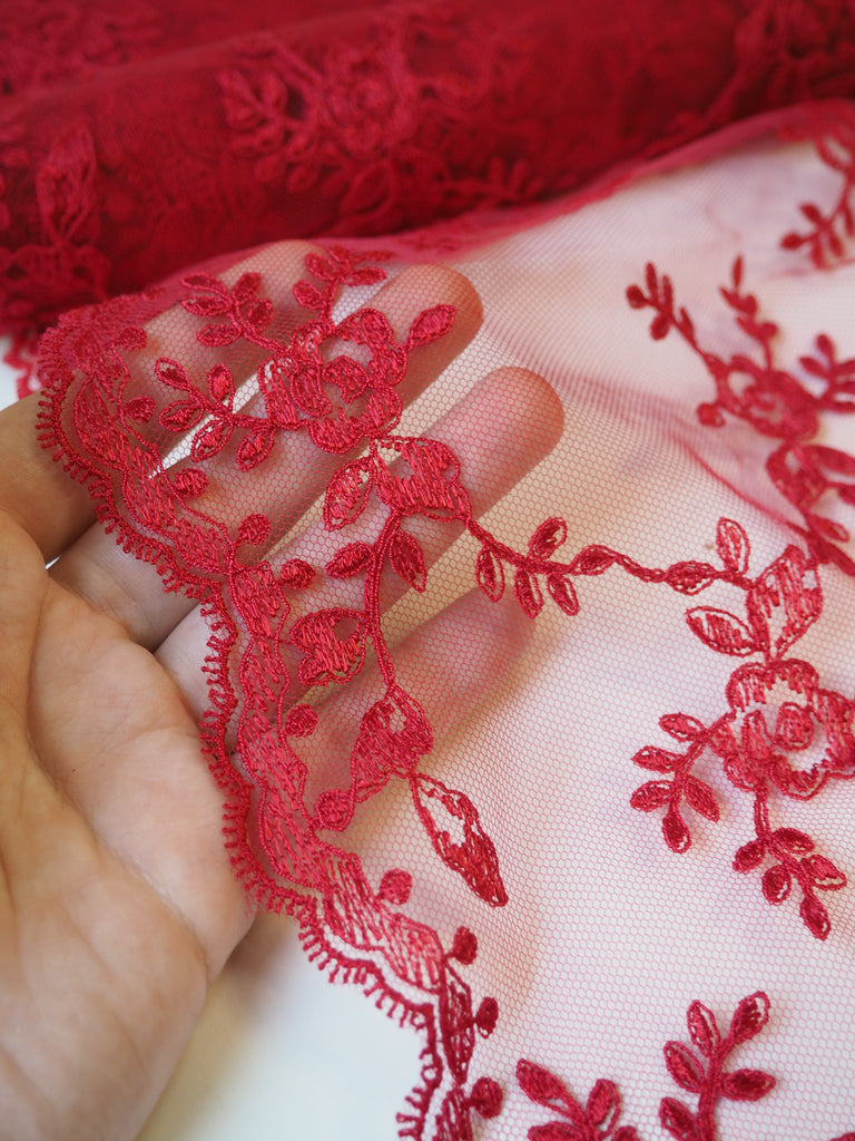 Red Rose Garland Scallop Lace Trim 20.5cm