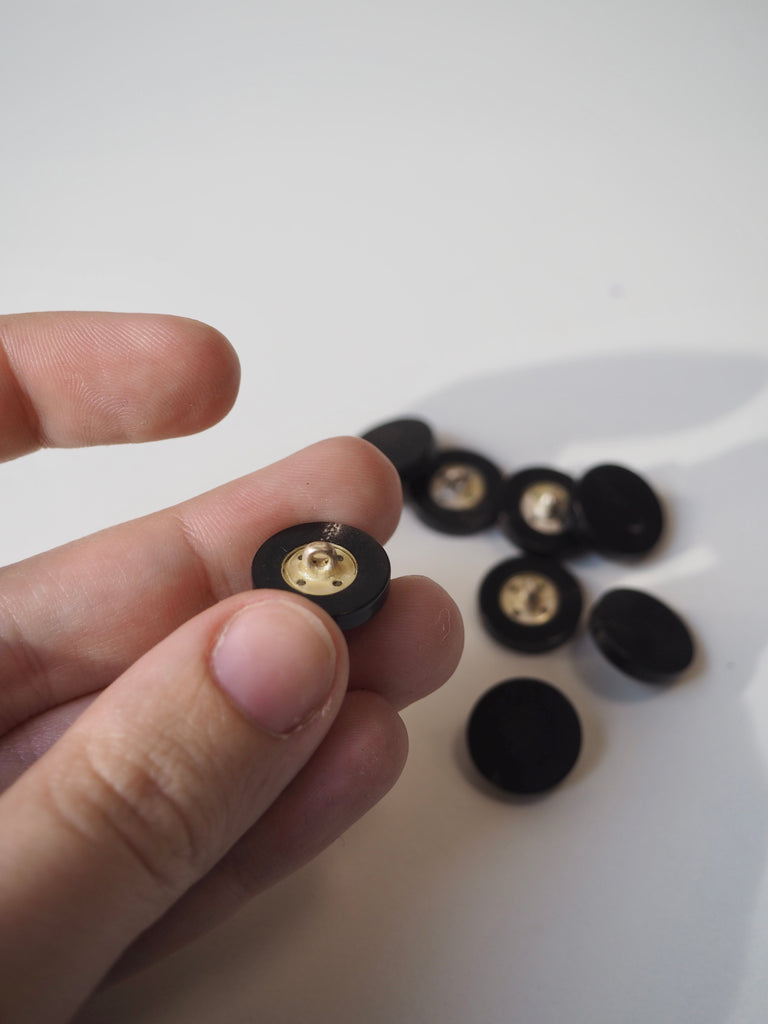 Dark Brown Horn Shank Button 15mm/24L