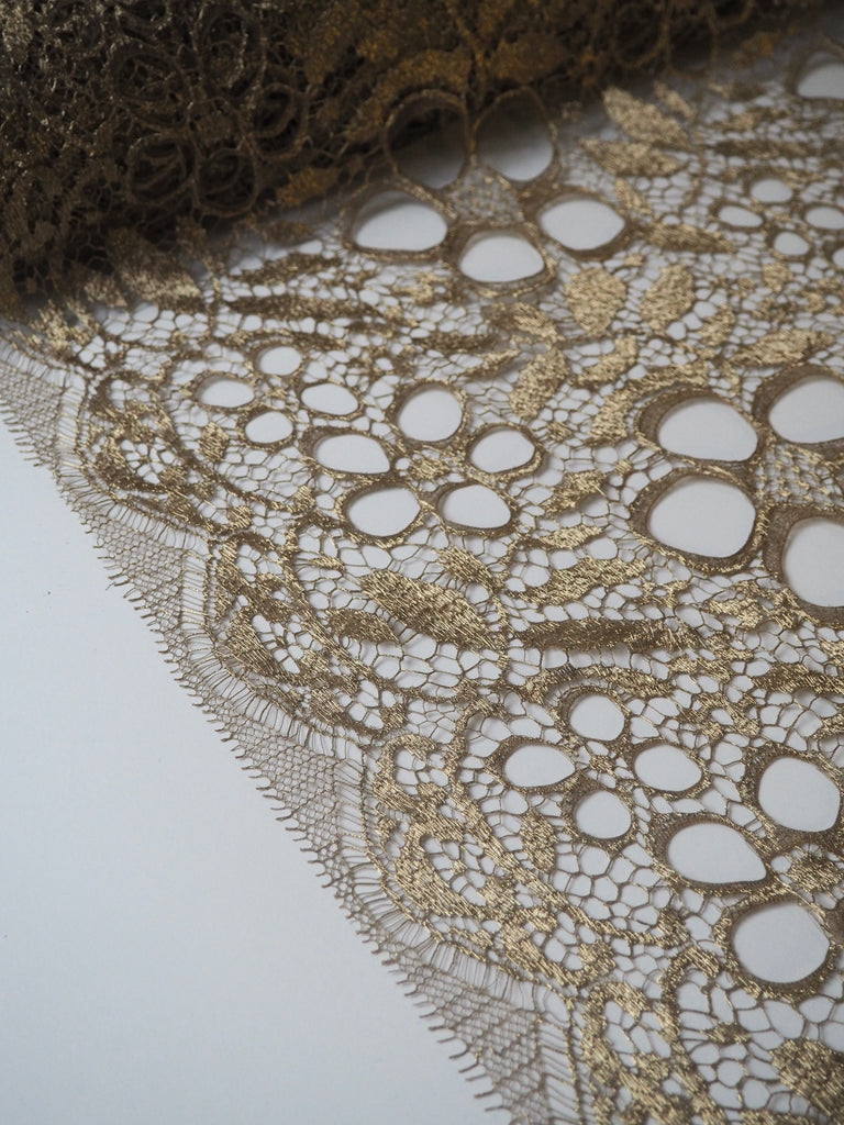 Gold Circlet Flower Scallop Lurex Lace