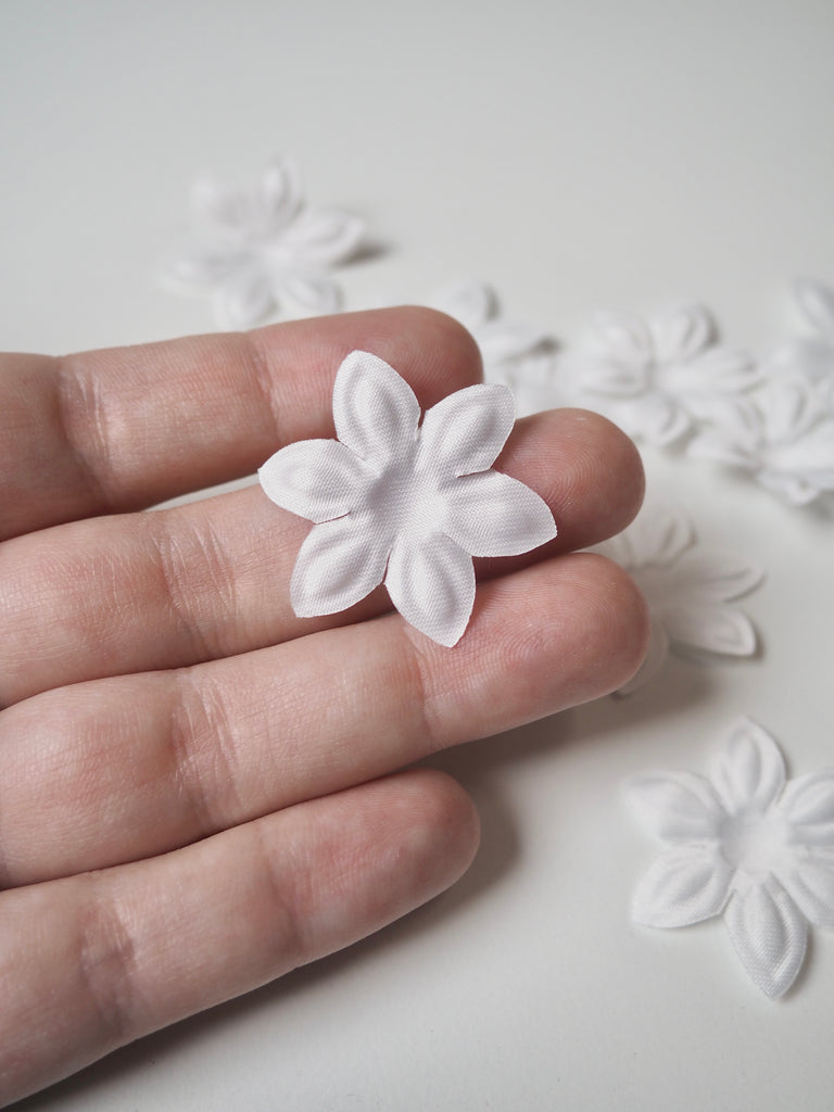 White Flower Appliqué 30mm