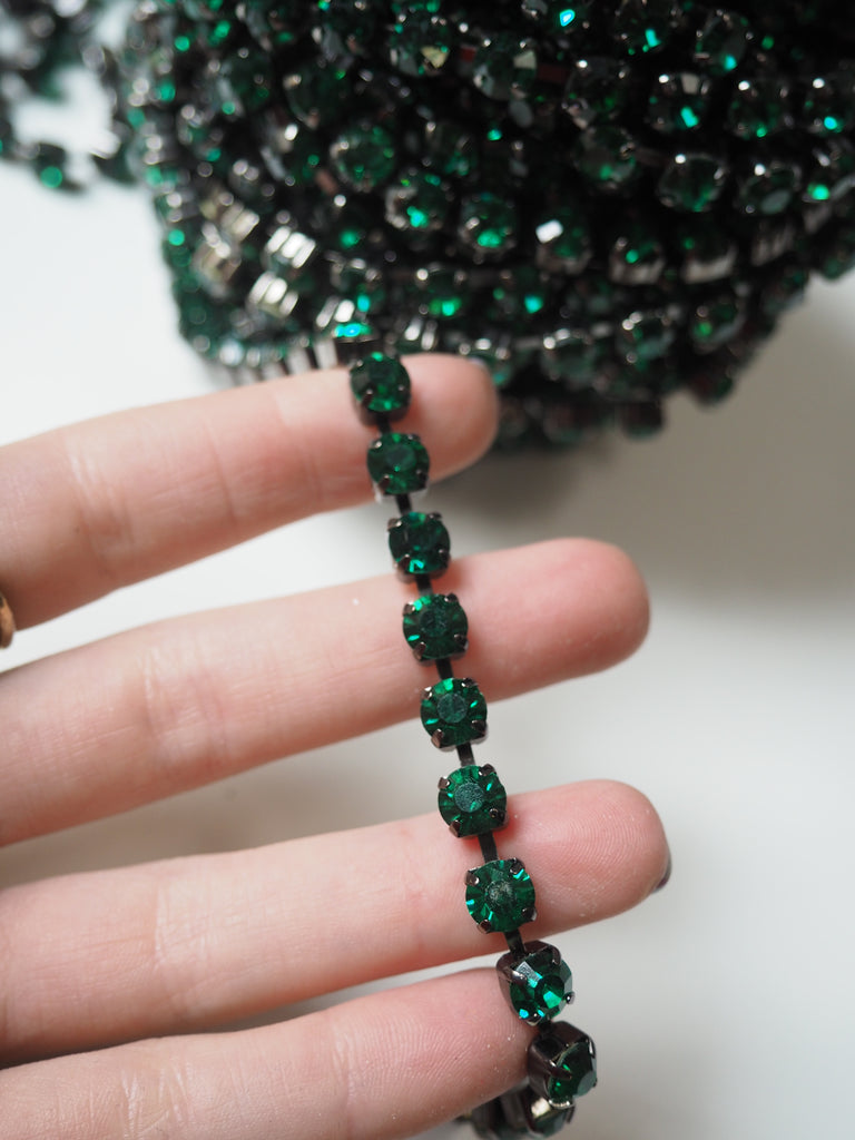 Emerald Crystal + Gunmetal Cup Chain - 5mm