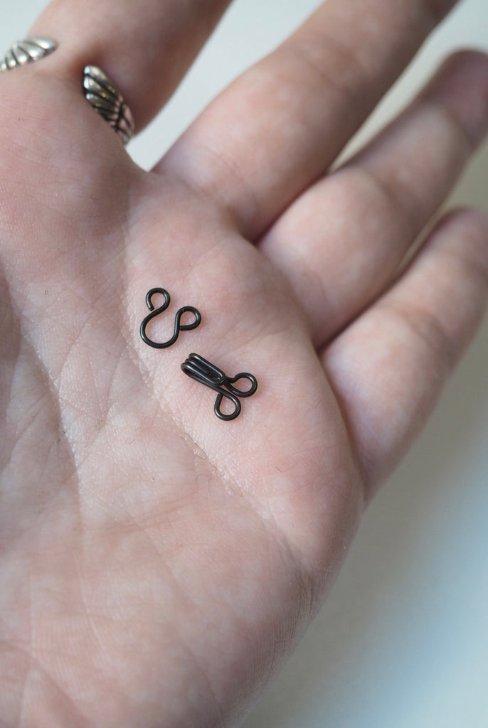 Black Hook and Eye 10mm - 5 pairs