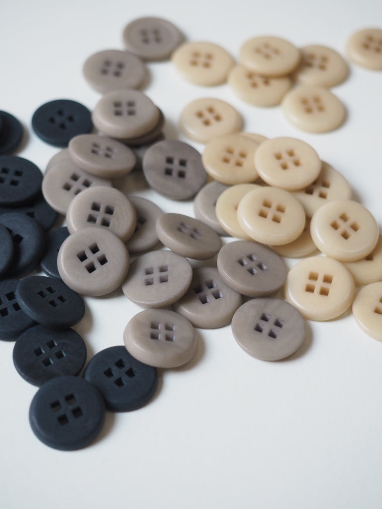 FOLK Square Hole Corozo Buttons 12mm/18L