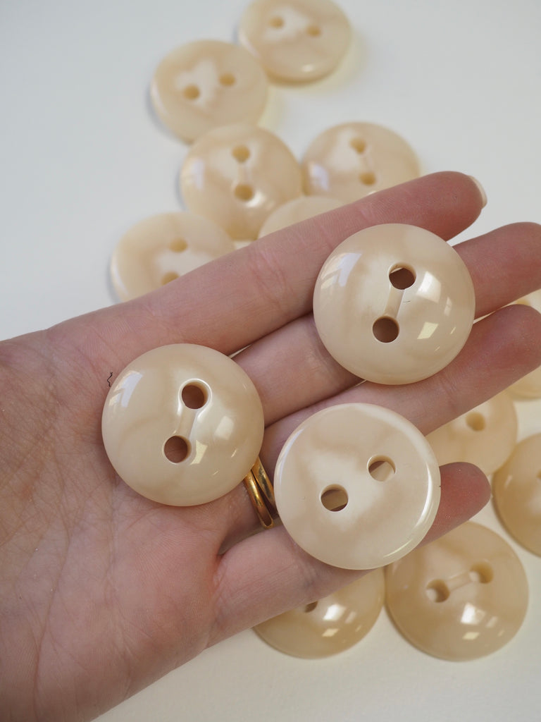 Oat Mottled Plastic Dome Button 30mm