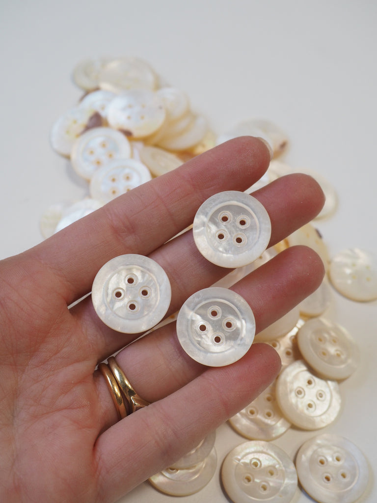 Mother Of Pearl Shell Button 20mm