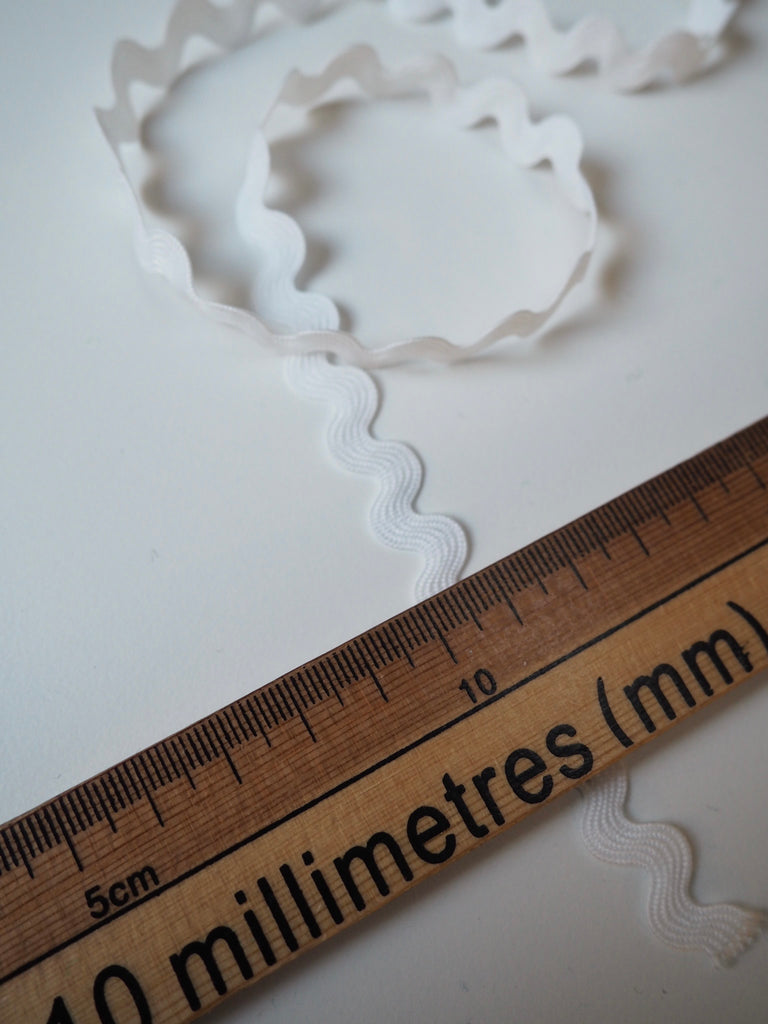 Shindo White Large Ric Rac 10mm