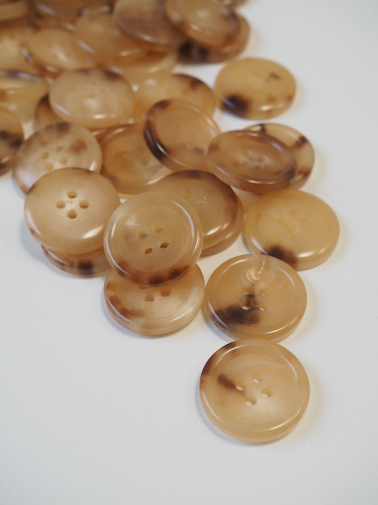 Light Brown Horn Button 20mm