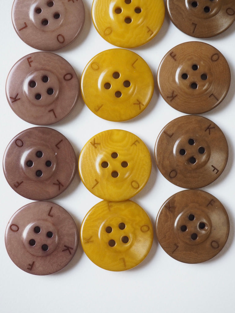 FOLK Engraved Corozo Buttons 20mm/32L