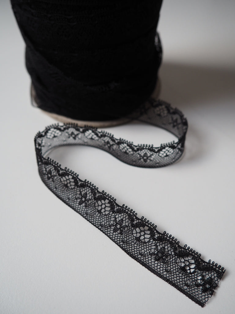 Delia Black Lace Trim 20mm