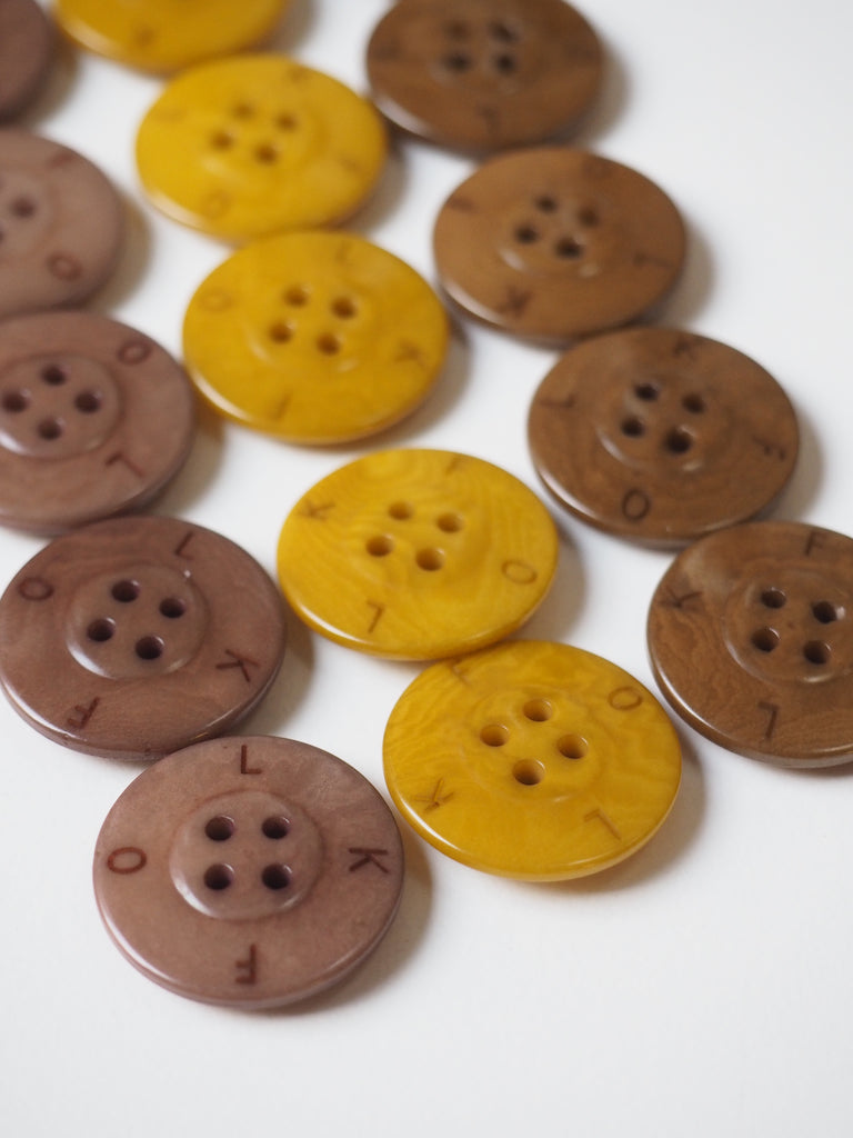 FOLK Engraved Corozo Buttons 20mm/32L