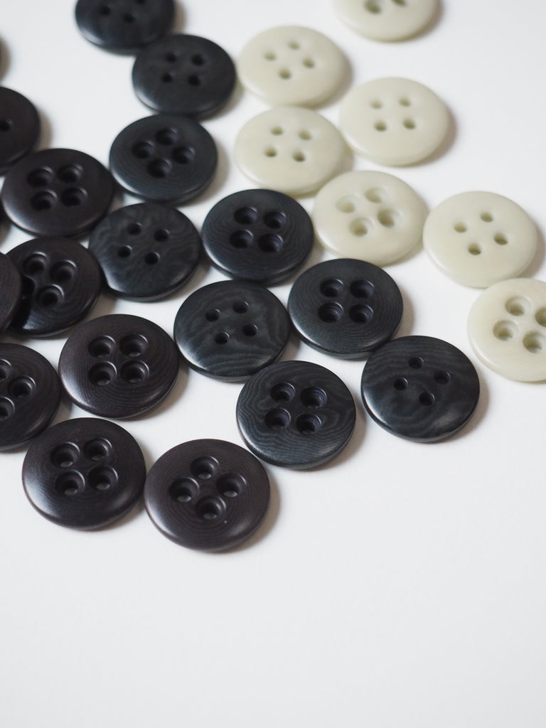 FOLK Sunken Hole Corozo Buttons 15mm/24L