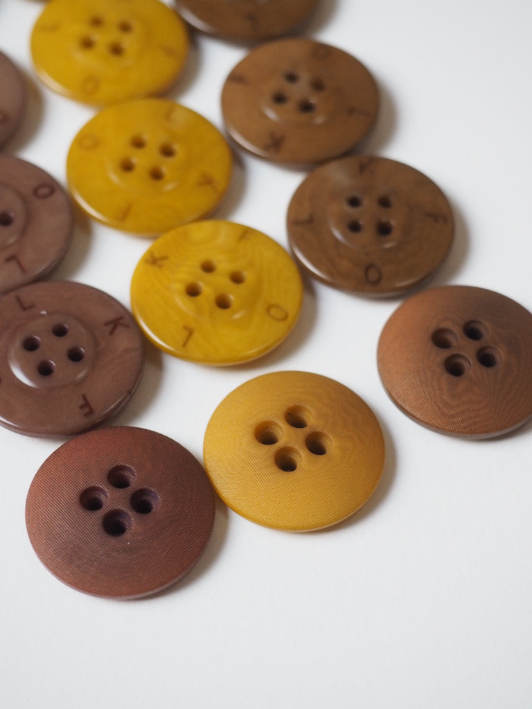 FOLK Engraved Corozo Buttons 20mm/32L